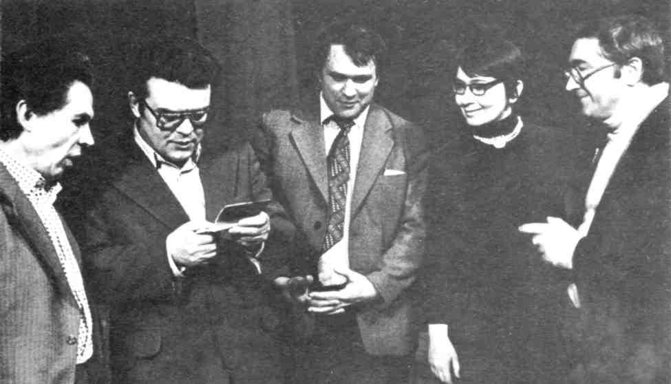 Читать книгу Омская зима автор: Александр Александрович Бобров, Сергей Алексеевич Заплавный, Василий Дмитриевич Захарченко, Сергей Павлович Красиков, Ким Михайлович Макаров, Владимир Федорович Матвеев, Анатолий Анатольевич Парпара, Александр Александрович Романов, Вадим Николаевич Семернин, Алексей Степанович Смольников, Валерий Анатольевич Шамшурин, Иван Павлович Яган, Тимофей Максимович Белозеров, Валерий Васильевич Иванов, Марина Алексеевна Улыбышева